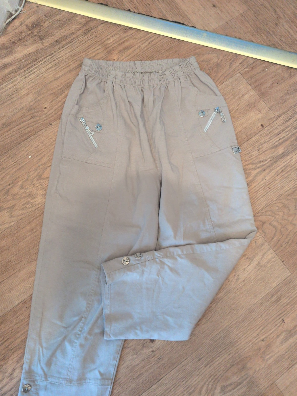 Ladies Size T2 Grey Elasticated Crop Cargo Trousers