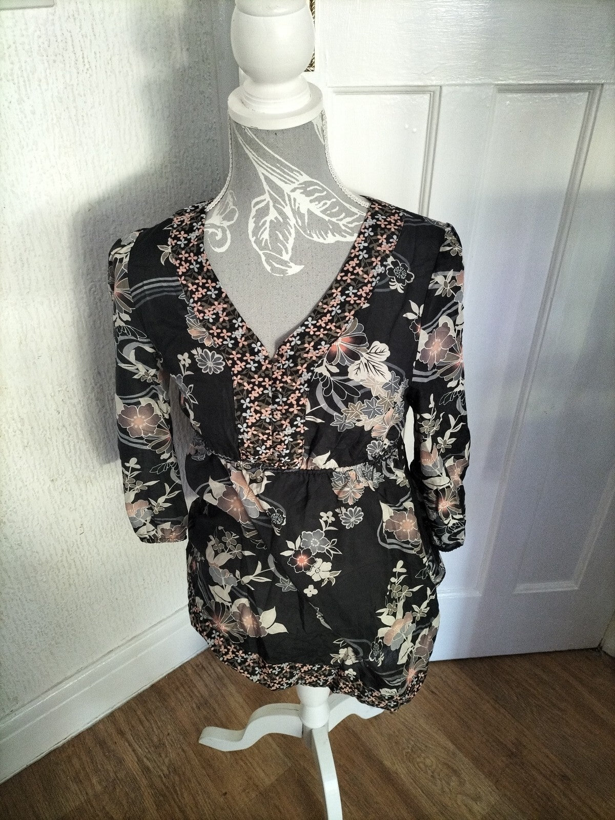 Ladies H&M Size Small Black Long Sleeve Blouse