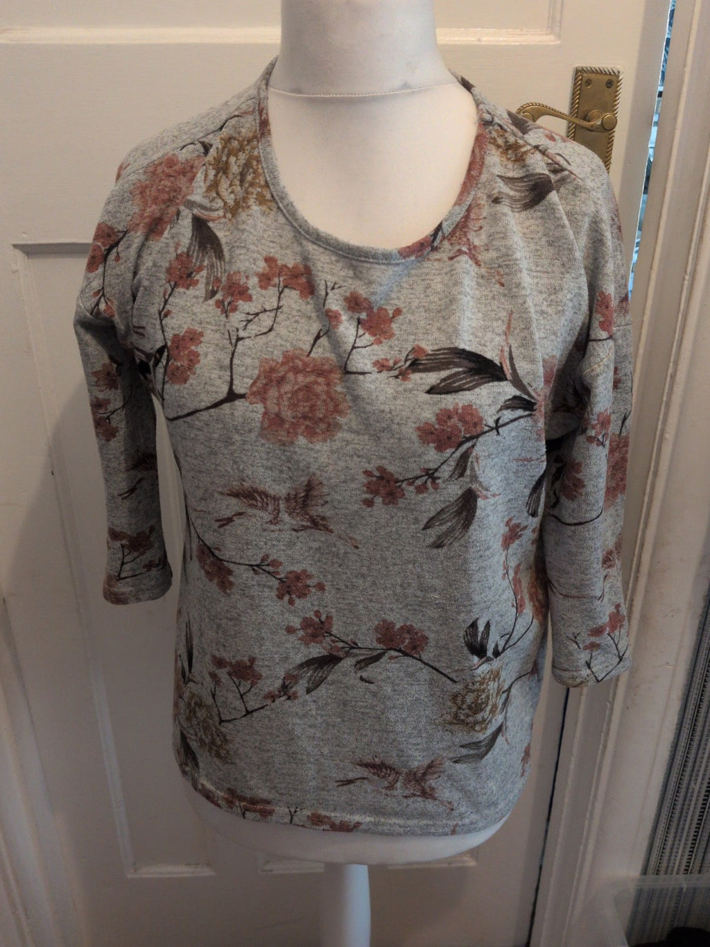Ladies Vero Moda Small Grey Flower Long Sleeve Blouse