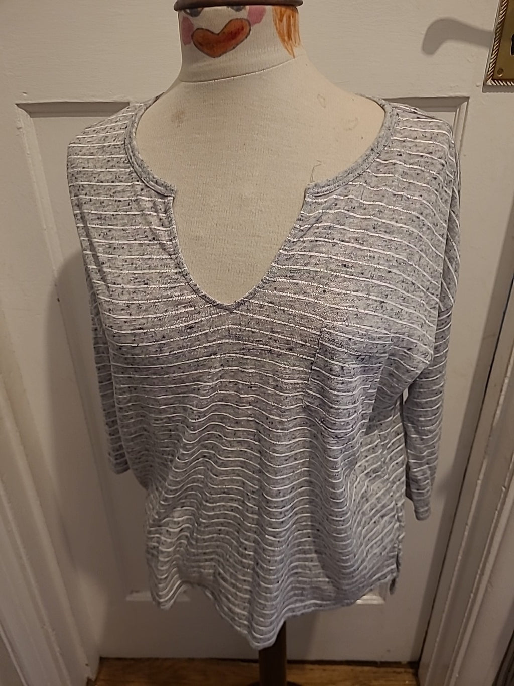 Ladies H&M Grey And White Size Large Short Length Blouse