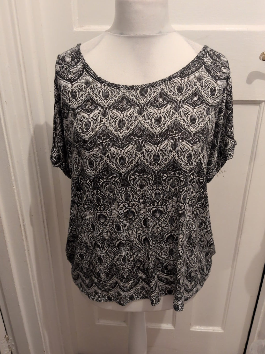 Peacocks 20 Charcoal White Aztec Short Sleeve Blouse