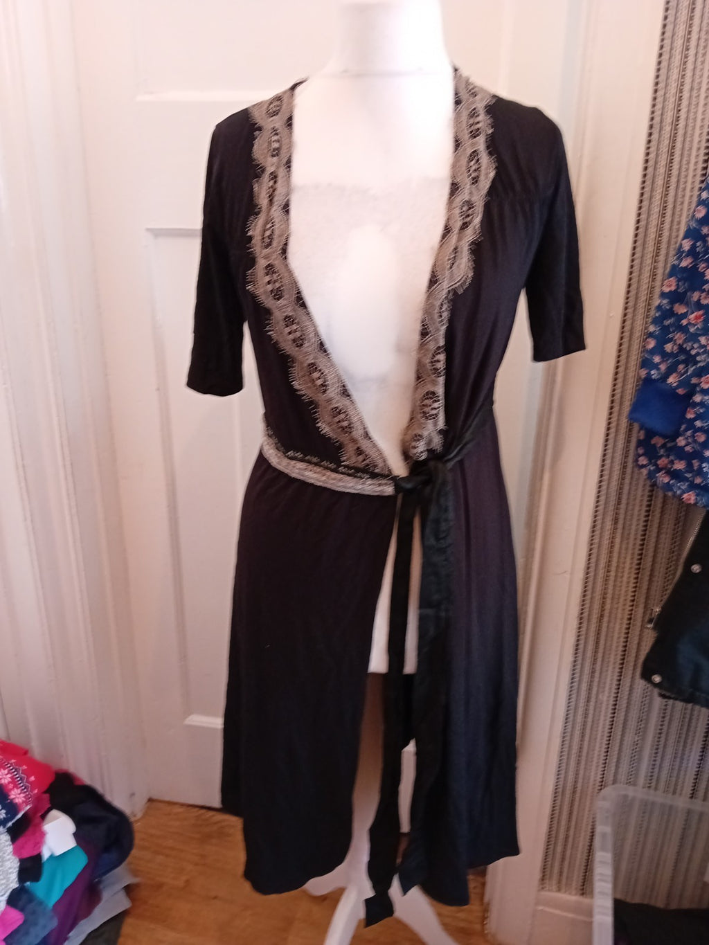 Avoca Anthology 2 Black And Grey Belted Dressing Gown