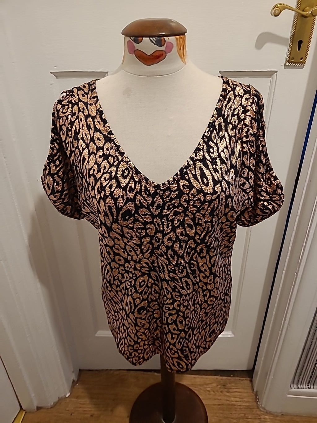 Brand New Ladies Papaya Size 14 Bronze Black Short Sleeved Tshirt