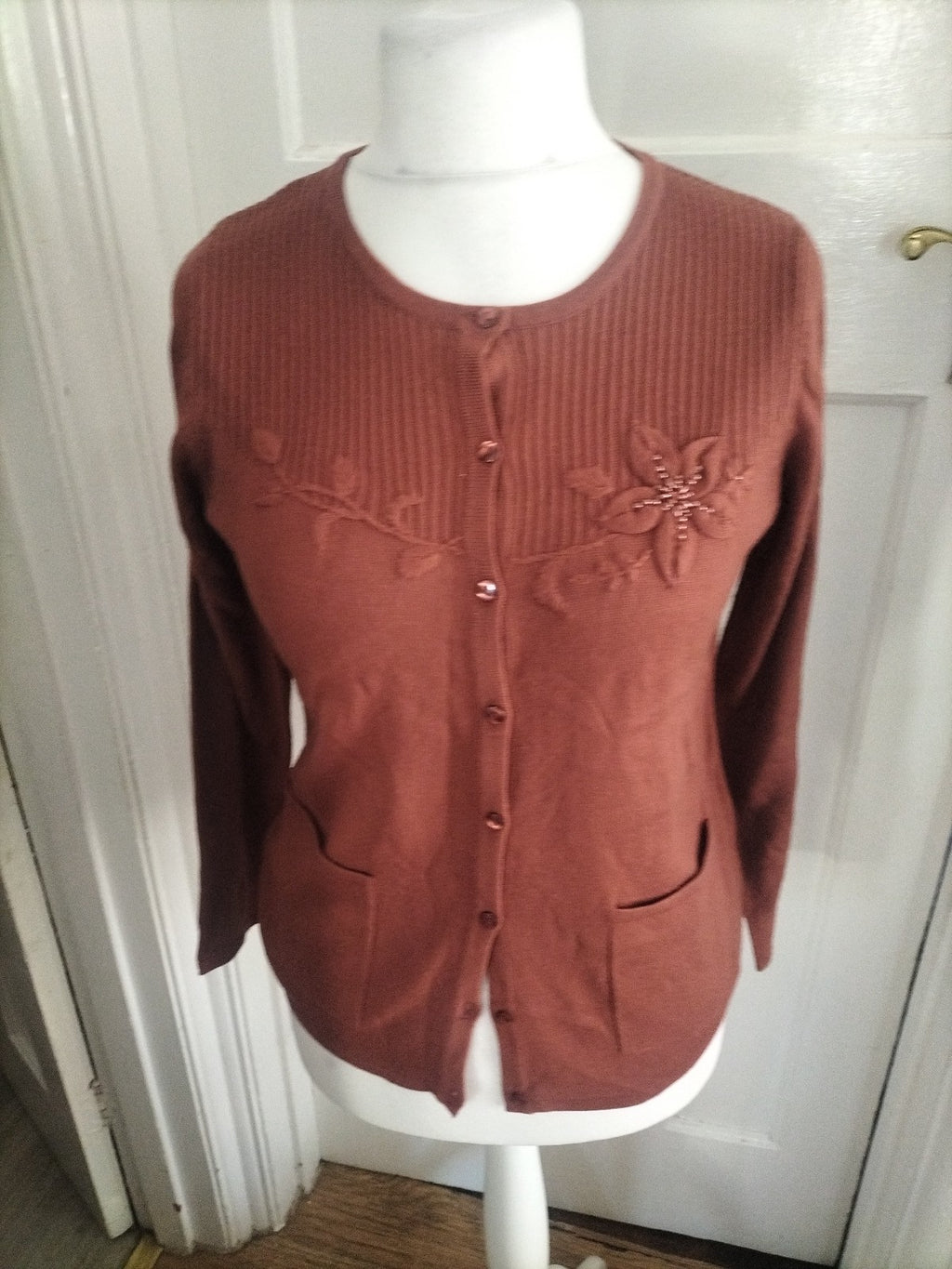Ladies Annabelle Size M Purple Buttoned Floral Cardigan