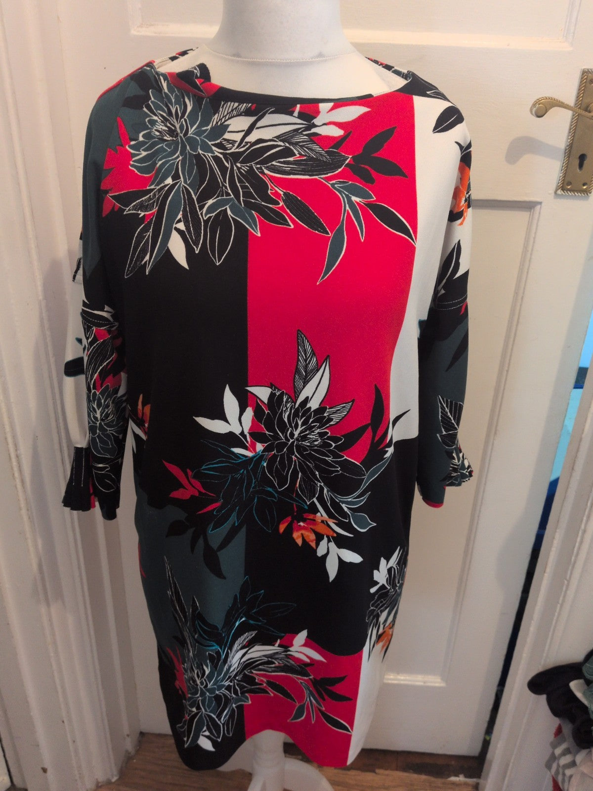 Ladies Edit Size 14 Black Multi Color 3/4sleeve Dress