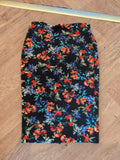 Ladies Papaya Weekend Size 8 Dark Navy Floral Stretch Straight Skirt