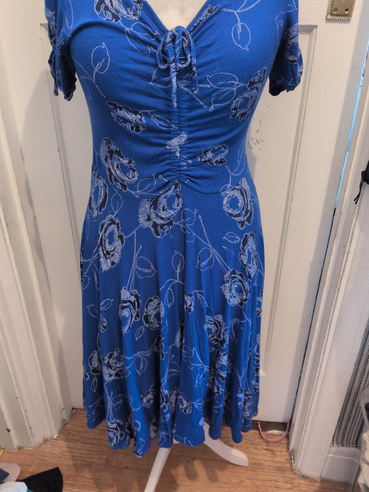Roman 12 Blue Black And White Short Sleeve V Neck Dress