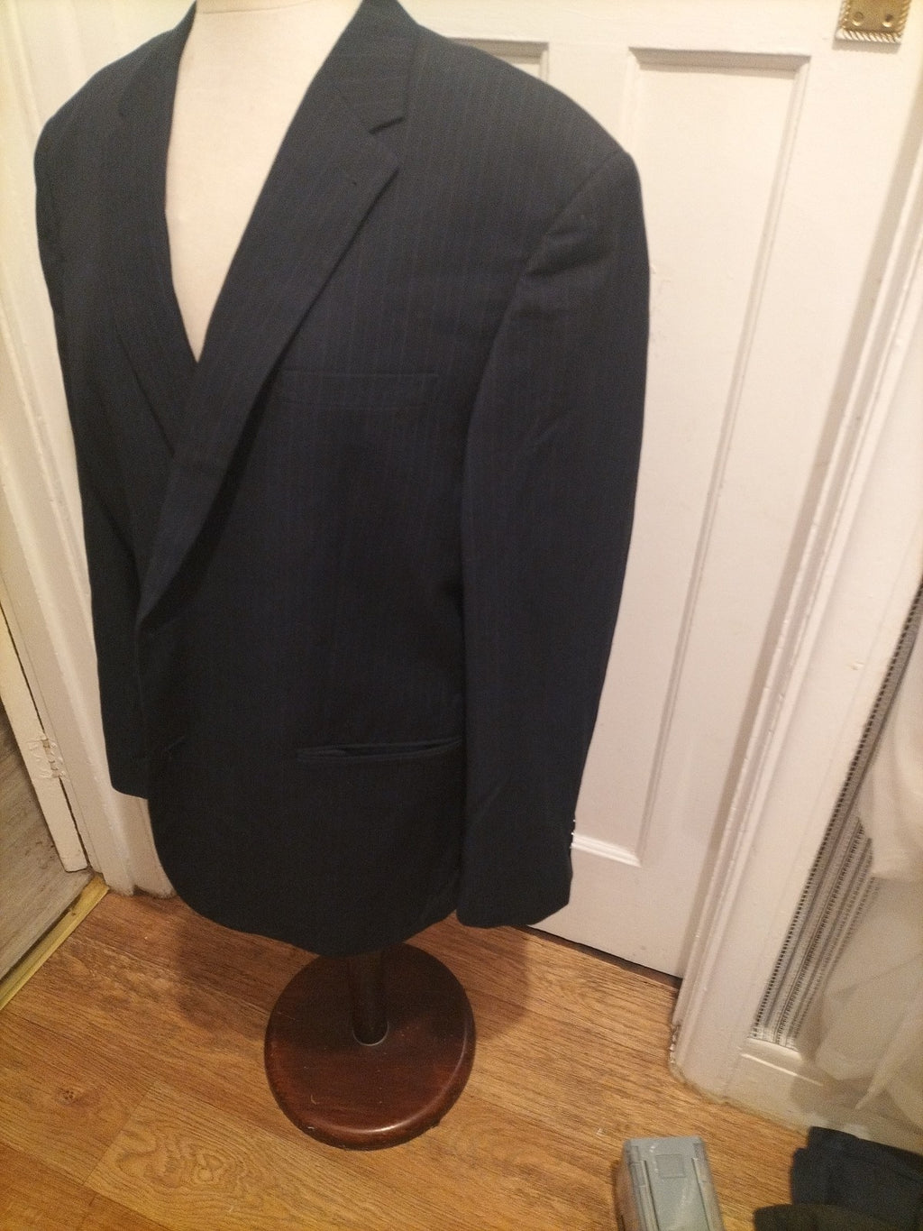 Mens B&W Size 46R Black Pinstripe Lined Padded Blazer