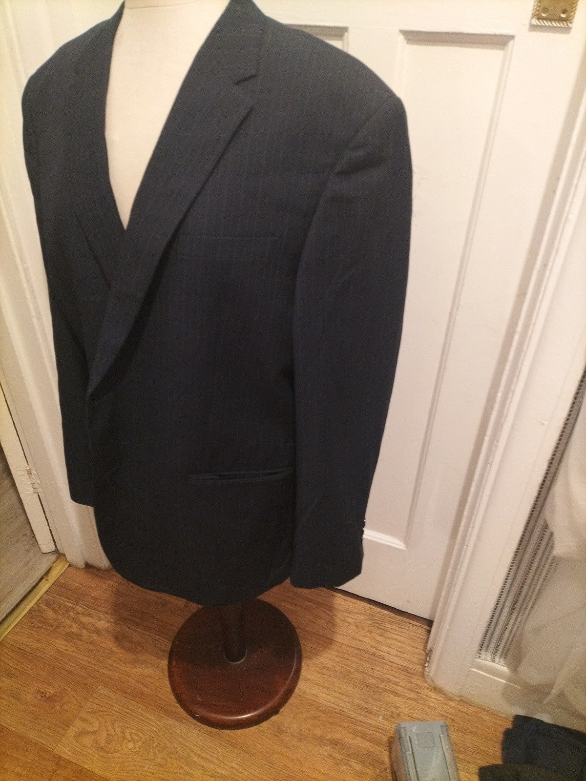 Mens B&W Size 46R Black Pinstripe Lined Padded Blazer