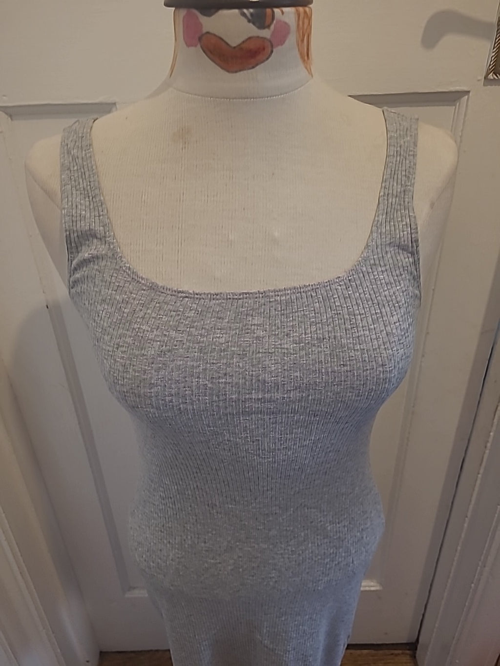 Ladies Divided Size 8-10 Grey Ribbed Sleeveless Tshirt