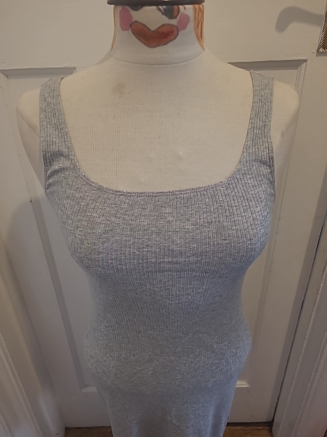 Ladies Divided Size 8-10 Grey Ribbed Sleeveless Tshirt