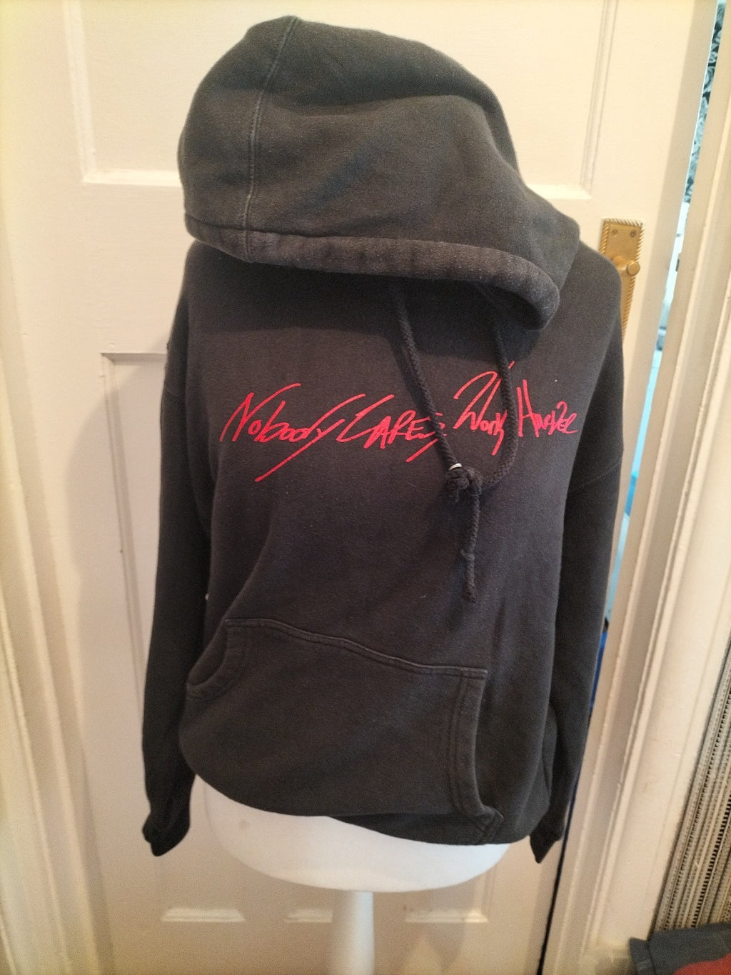 Mens Size XL Black With Red Print Long Sleeved Pullover Hoodie