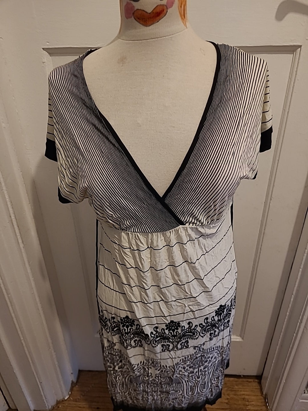 Ladies Oasis Size 14 Black/White Cap Sleeved Dress