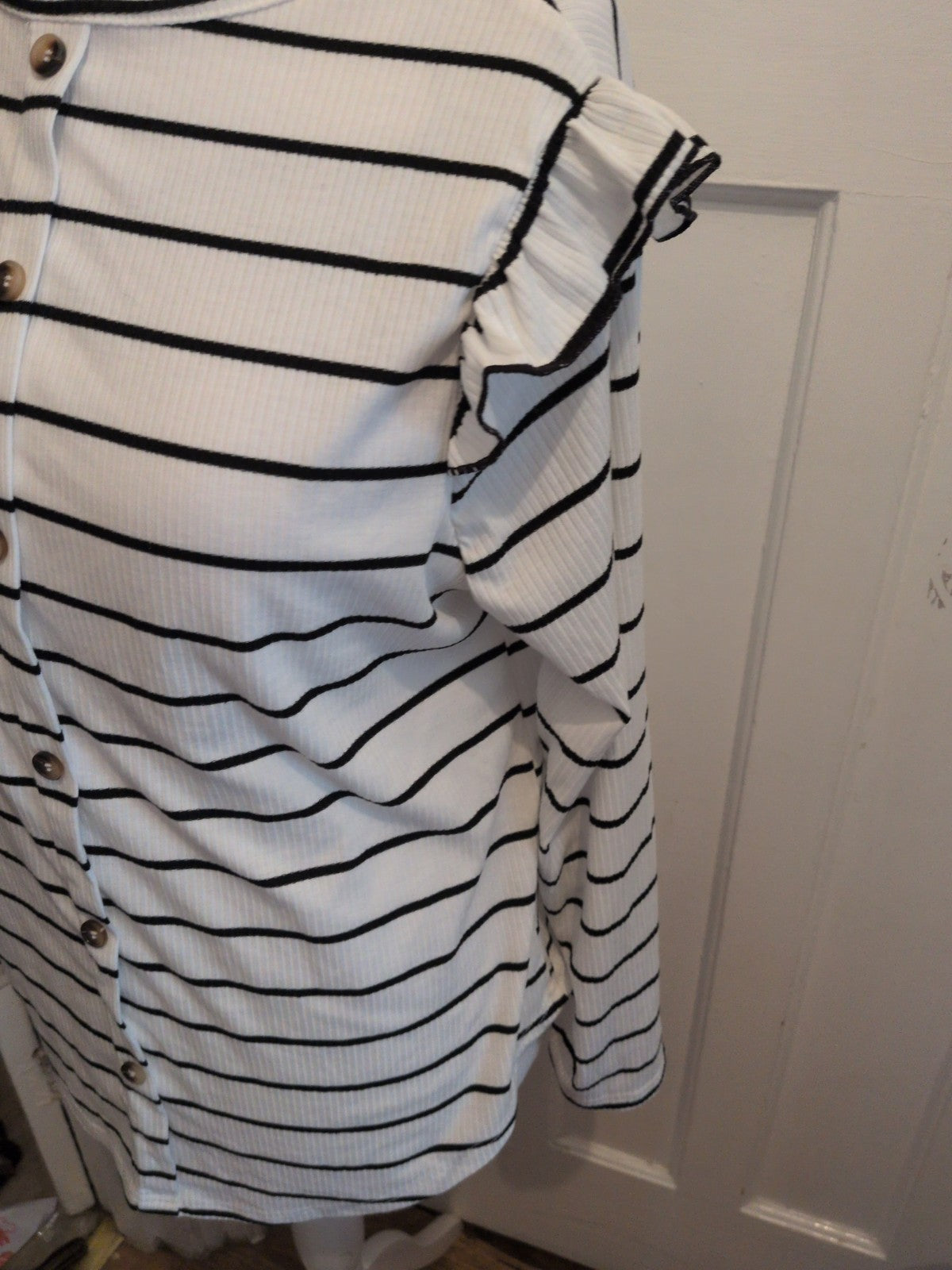 Ladies Medium White Stripe Long Sleeve Oversized Blouse