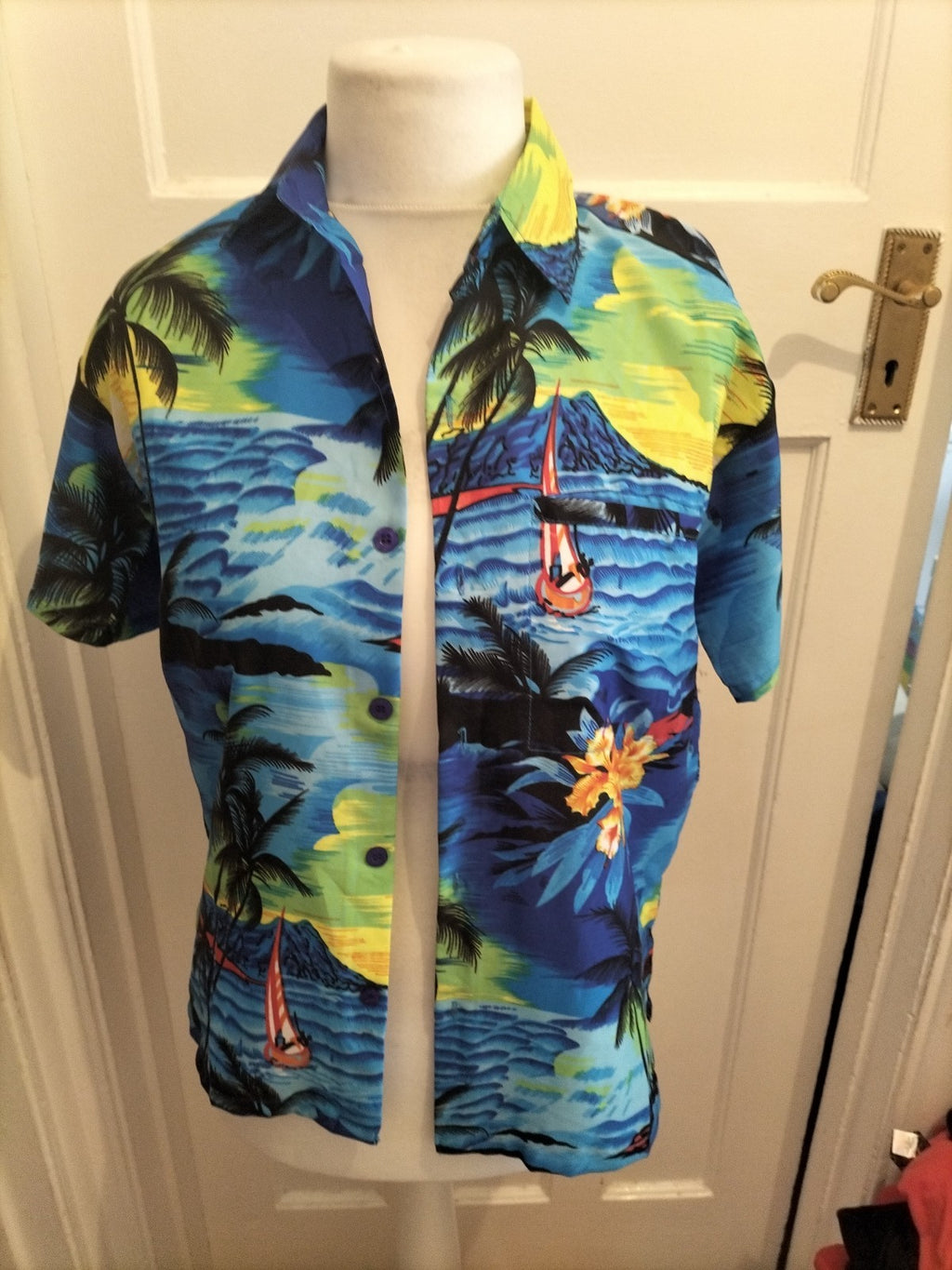 Mens MC.Clain Size Small Hawaii Style Shirt Short Sleeved