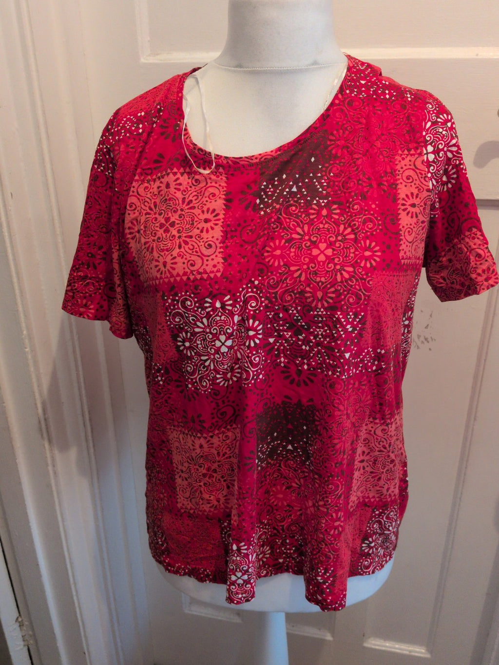 Damart 18-20 Red Patterned Short Sleeve Blouse