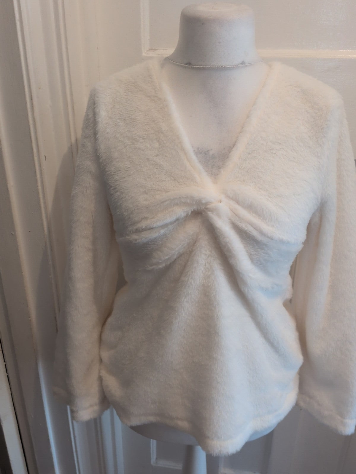 Ladies Cream Fluffy Jumper Size Large [12-14V Neckline With Twist Free Delivery