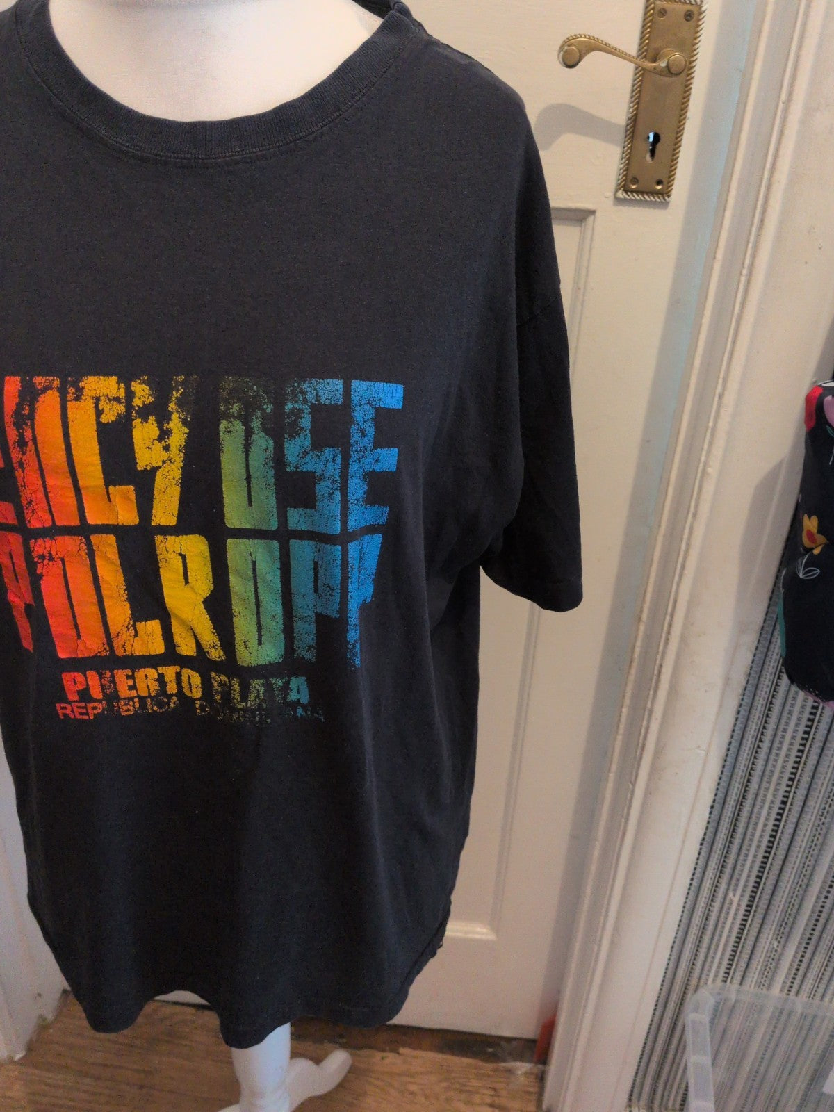 Mens XL T-shirt With Cracked Print Short Sleeve