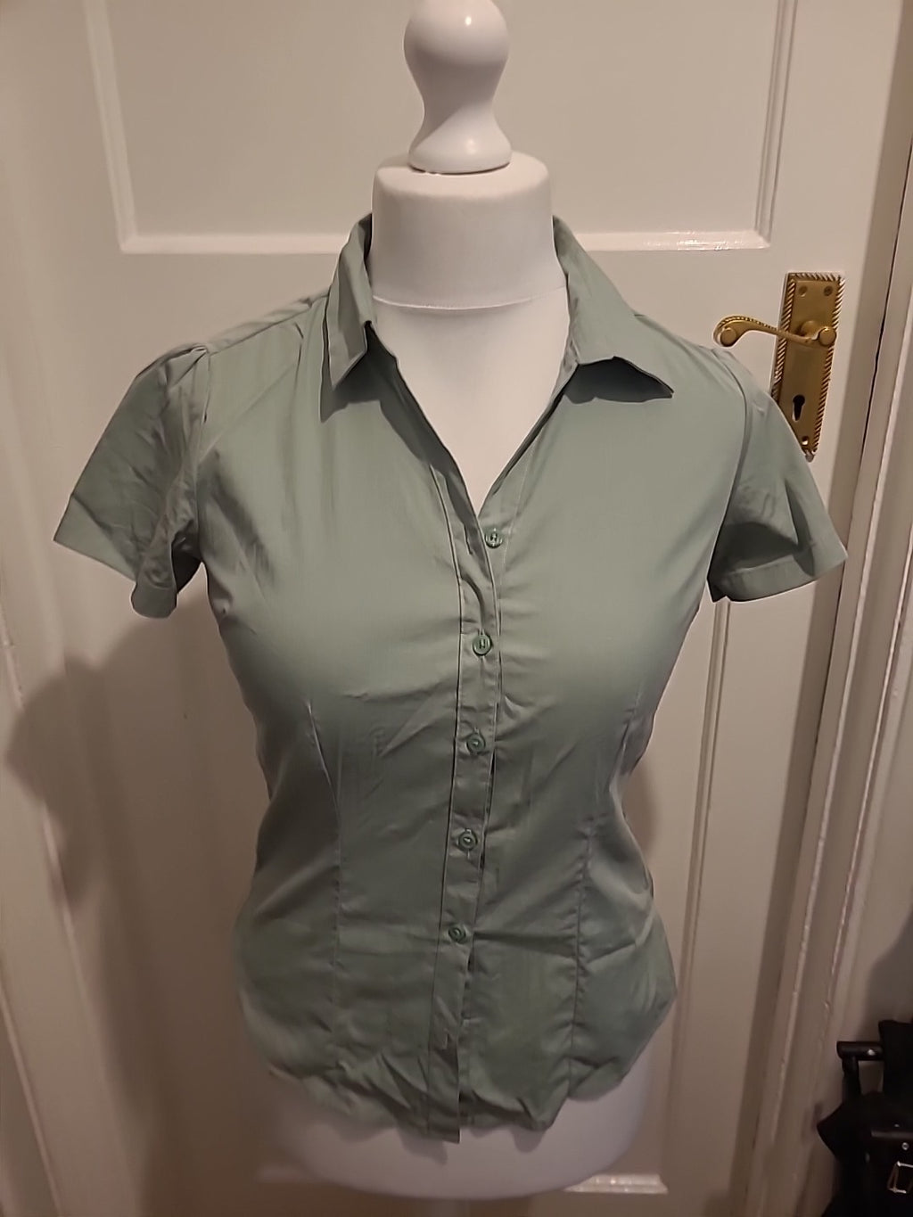 Ladies Max Size 8 Green Short Sleeved Blouse