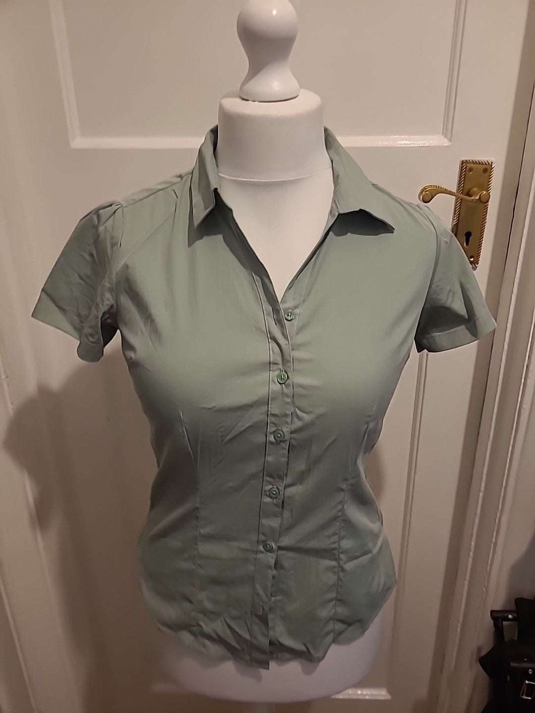 Ladies Max Size 8 Green Short Sleeved Blouse