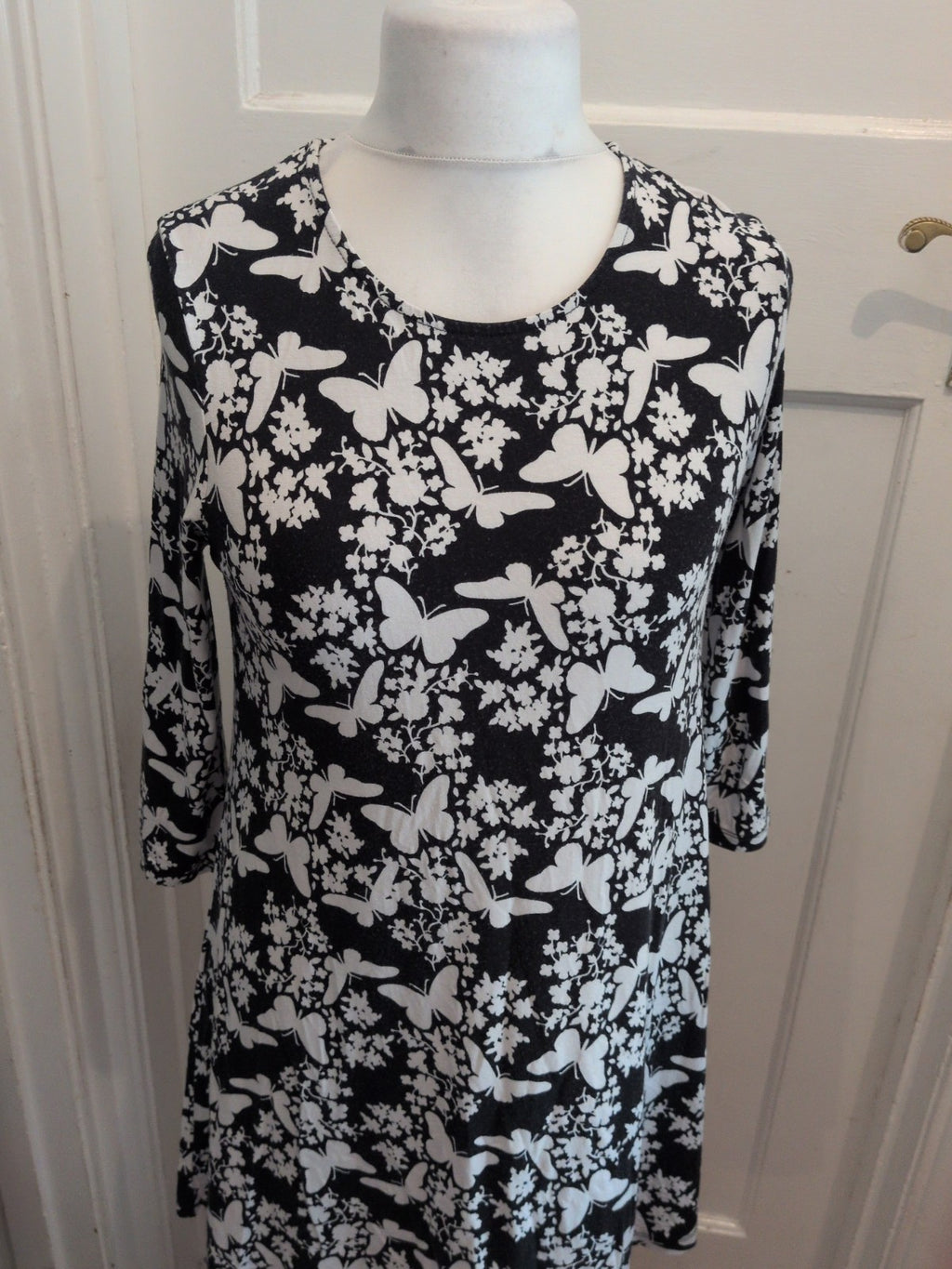 Tu 12 Black With White Floral Long Sleeve Knee Length Dress