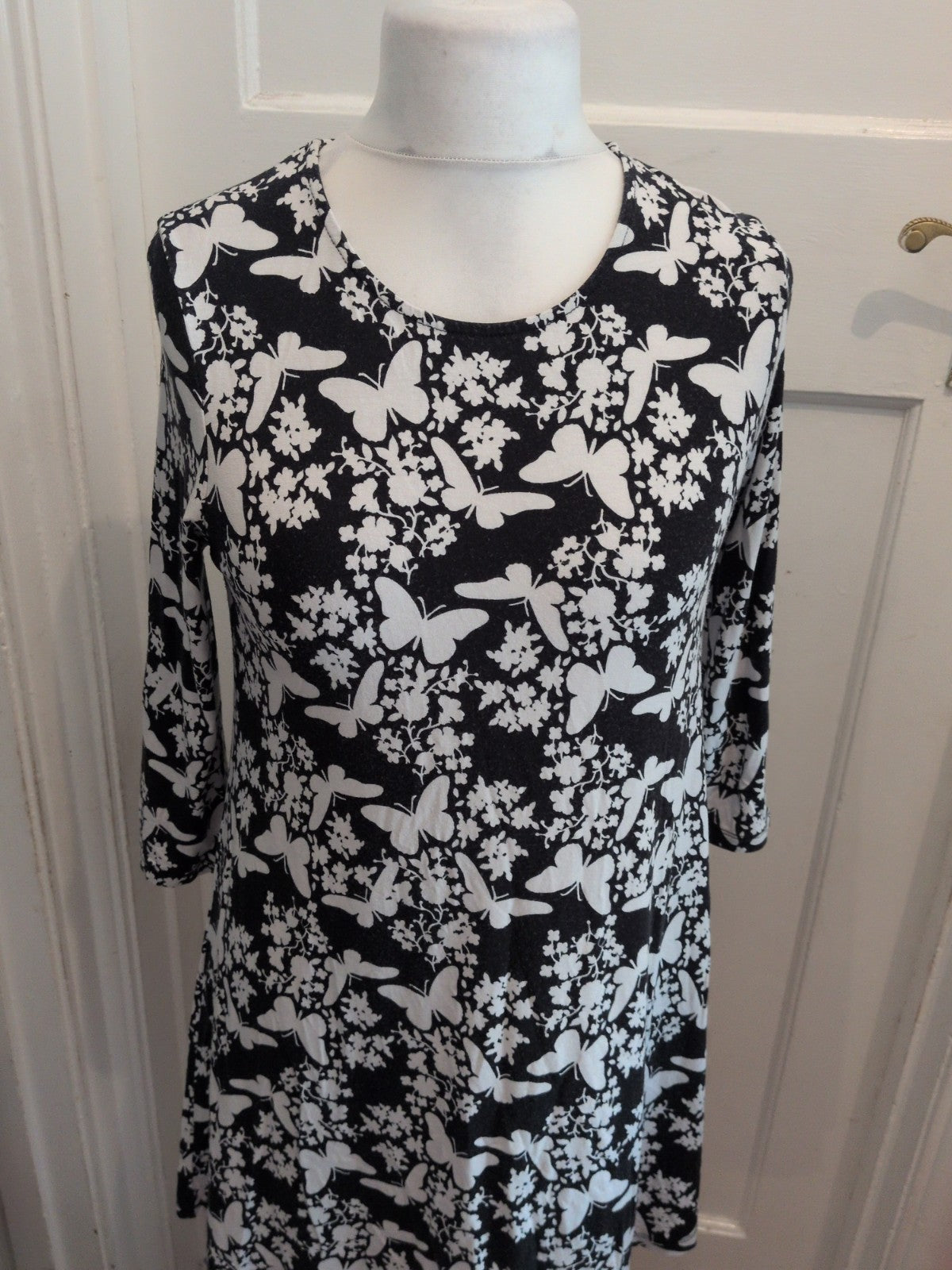 Tu 12 Black With White Floral Long Sleeve Knee Length Dress