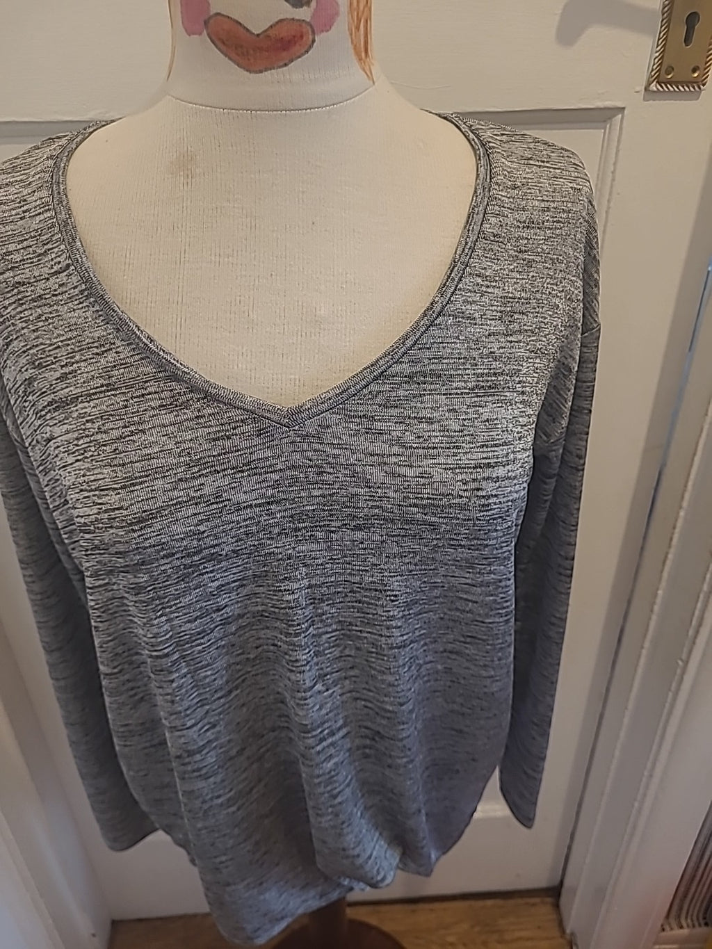 Ladies Witchery Size Small Grey Fleck Long Sleeved V Neck Tshirt