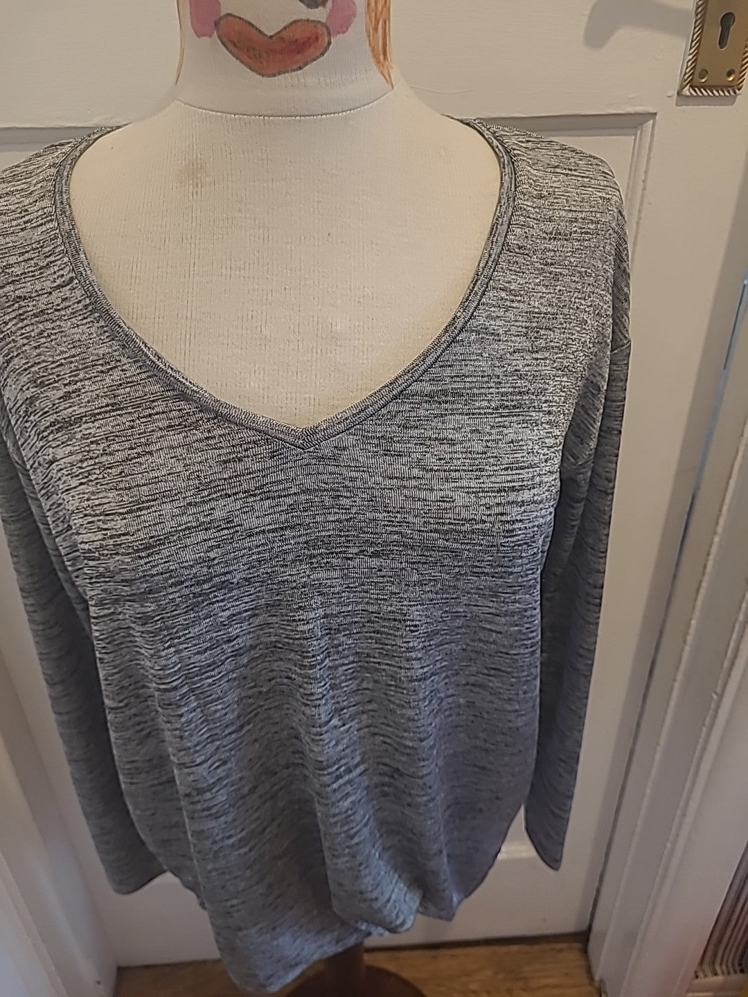 Ladies Witchery Size Small Grey Fleck Long Sleeved V Neck Tshirt