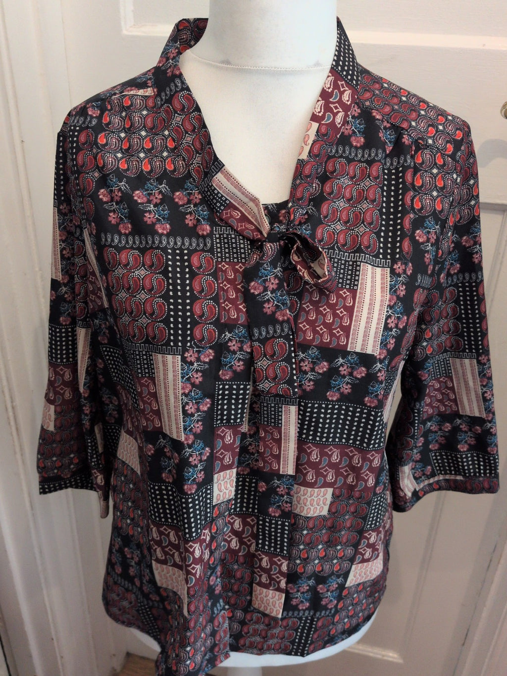 M/L Dark Aztec Pattern Long Sleeve Blouse