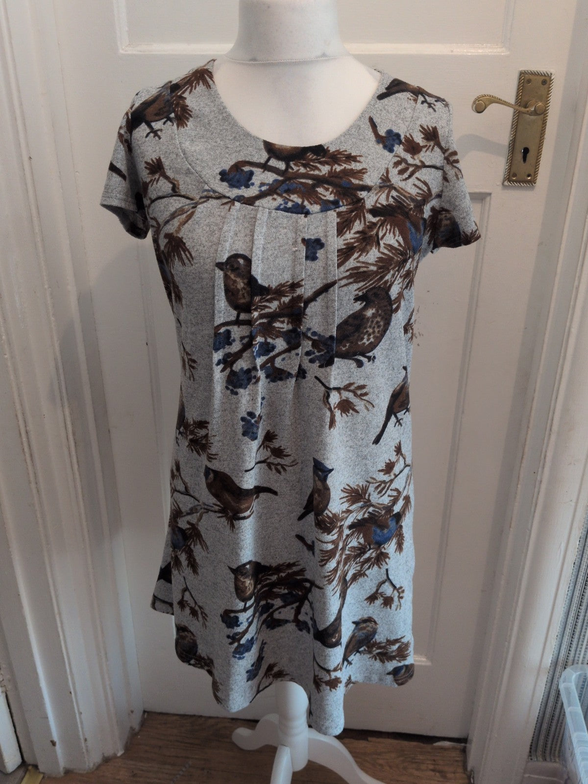 Tenki XL Grey Robin Pattern Short Sleeve Dress