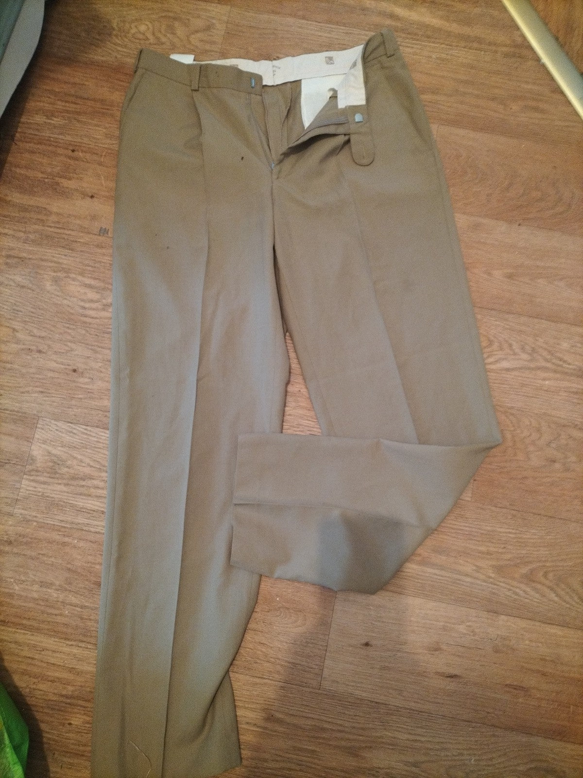 Mens Kwaspen Size 32R Green Trousers