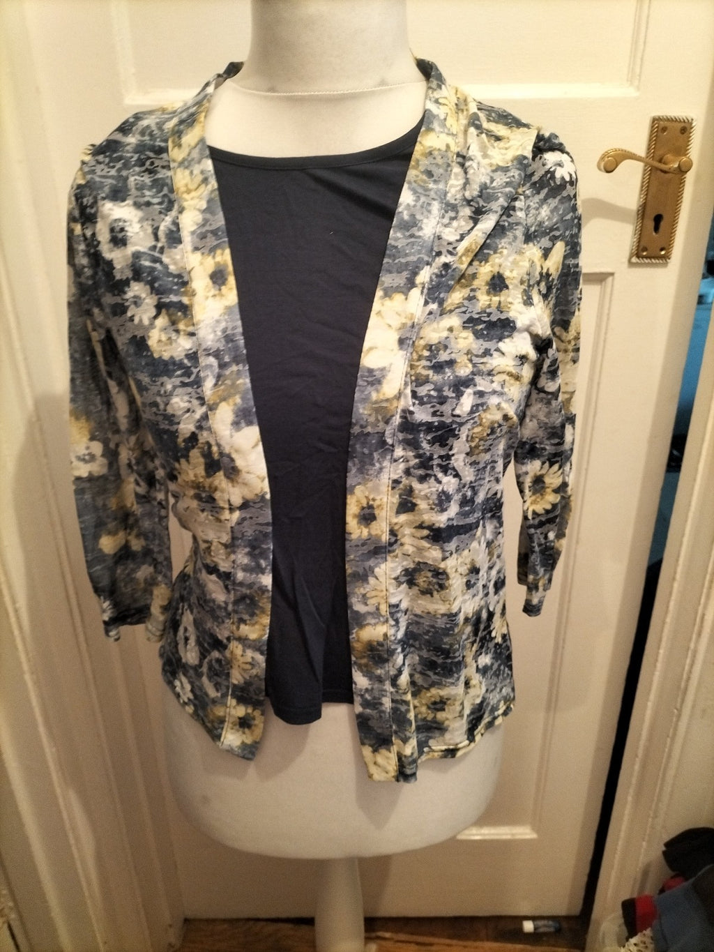 Honor Millburn 10 Navy And Green Floral Long Sleeved Blouse
