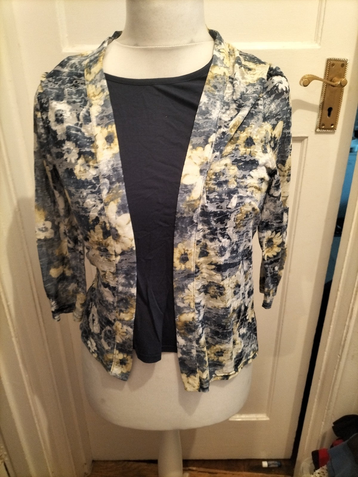 Honor Millburn 10 Navy And Green Floral Long Sleeved Blouse