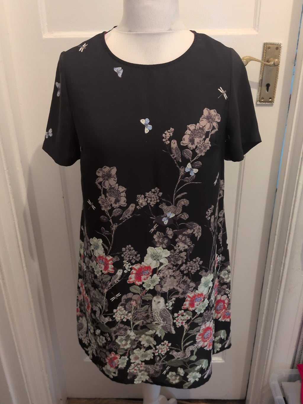 Ladies Tu Size 10 Black With Floral Short Sleeved Lightweight Dress
