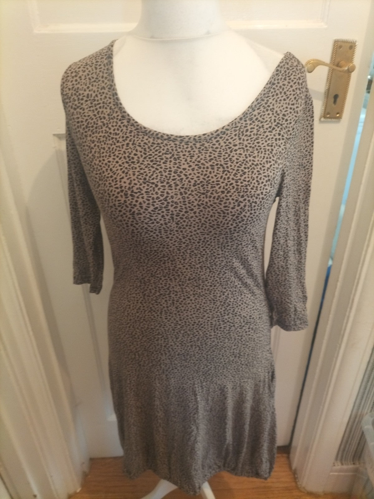 Ladies Gabi Lauton Size 10 Beige And Black 3/4 Sleeved Dress