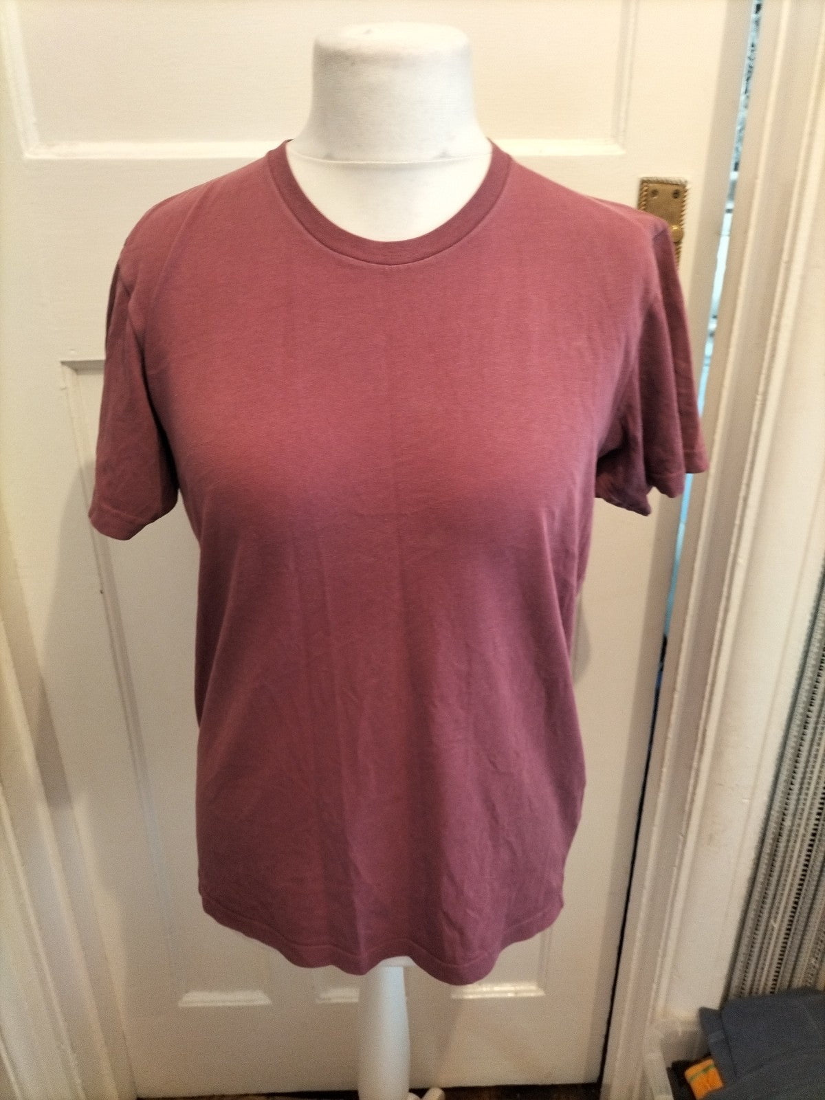 Mens Uniqlo Size Medium Purple Short Sleeved T-shirt