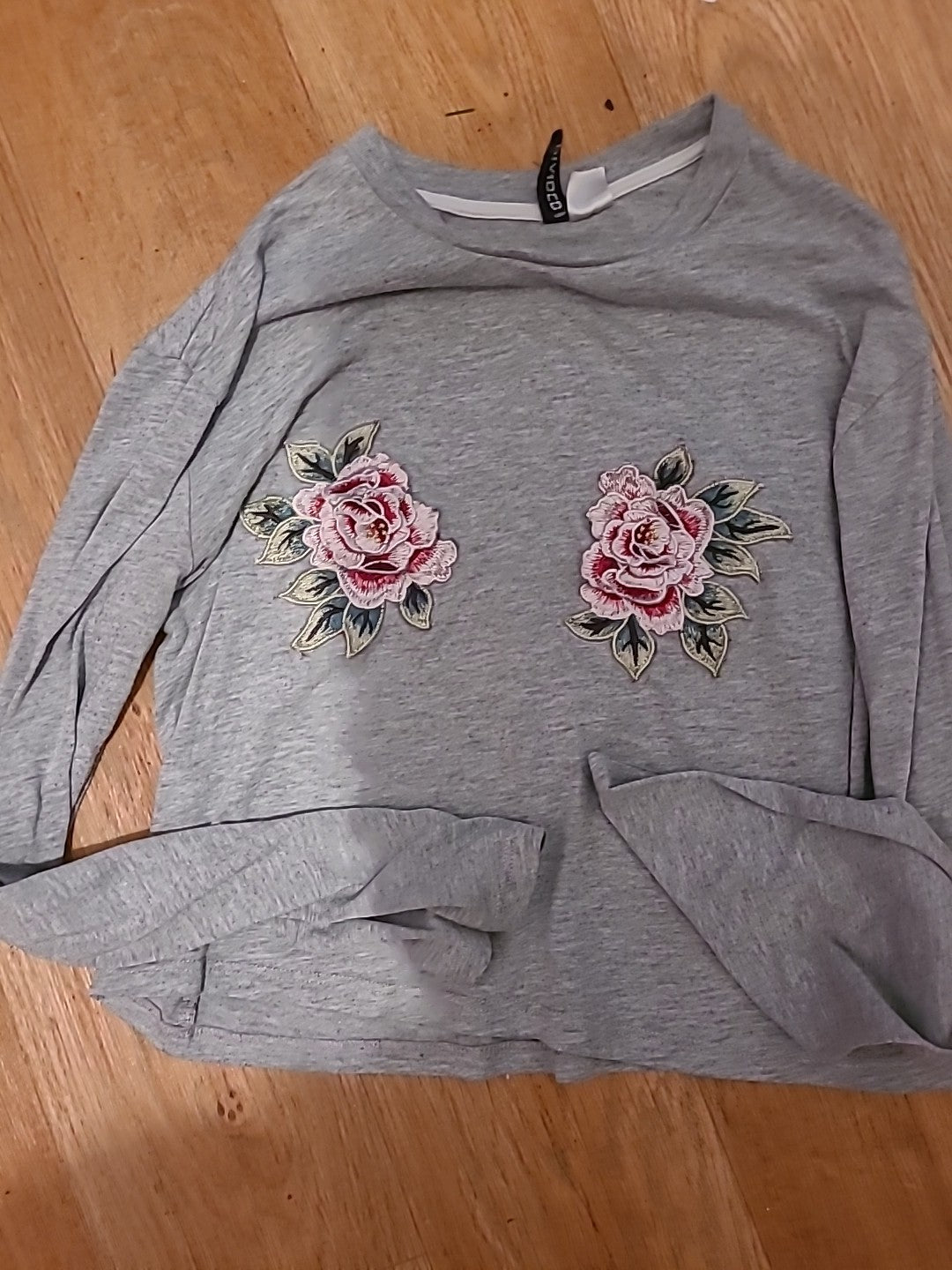 Ladies Divided Size XS Grey Floral Long Sleeved Tshirt
