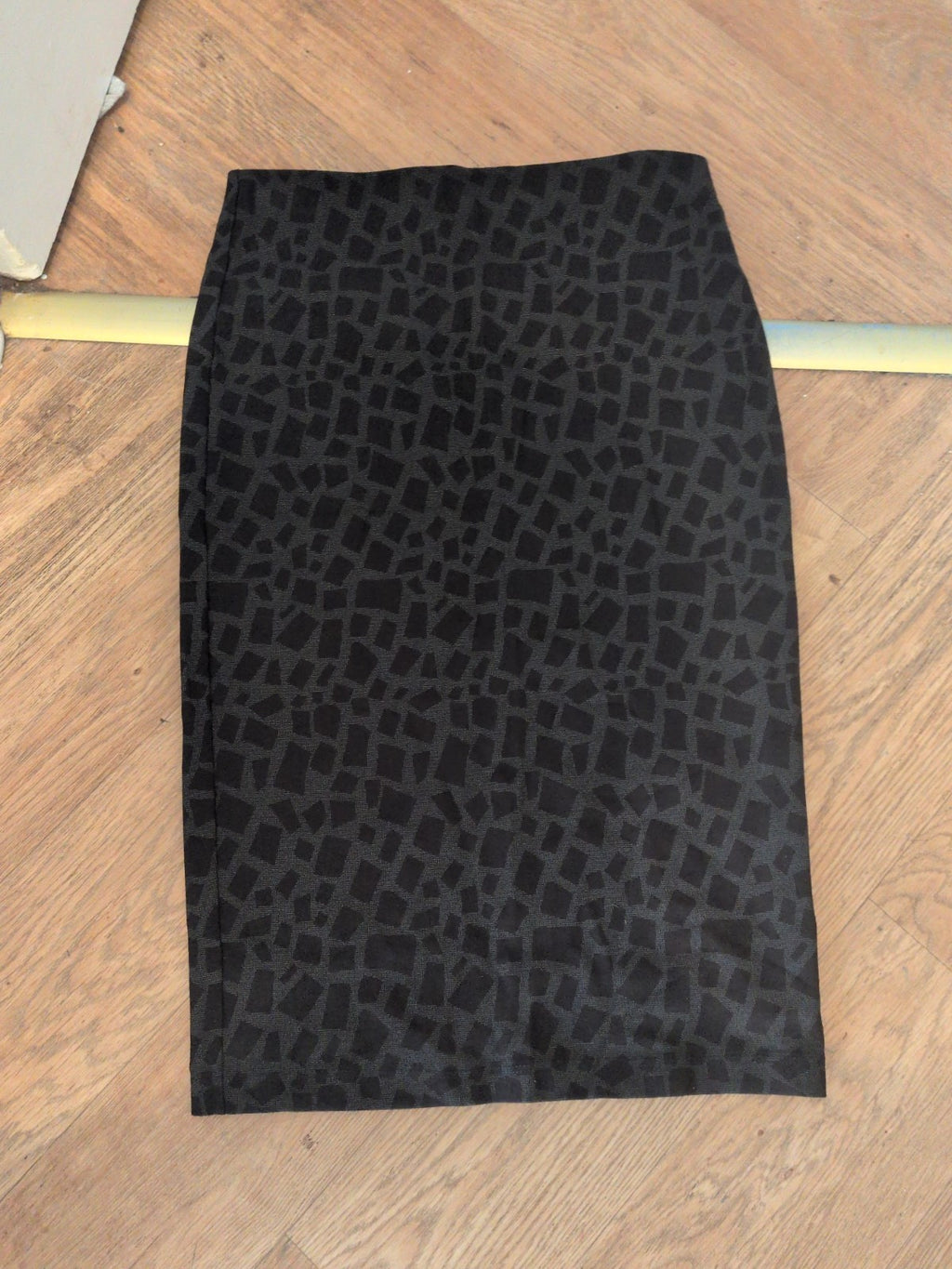 Marks And Spencer 12 Length 27 Green And Black Stretch Skirt