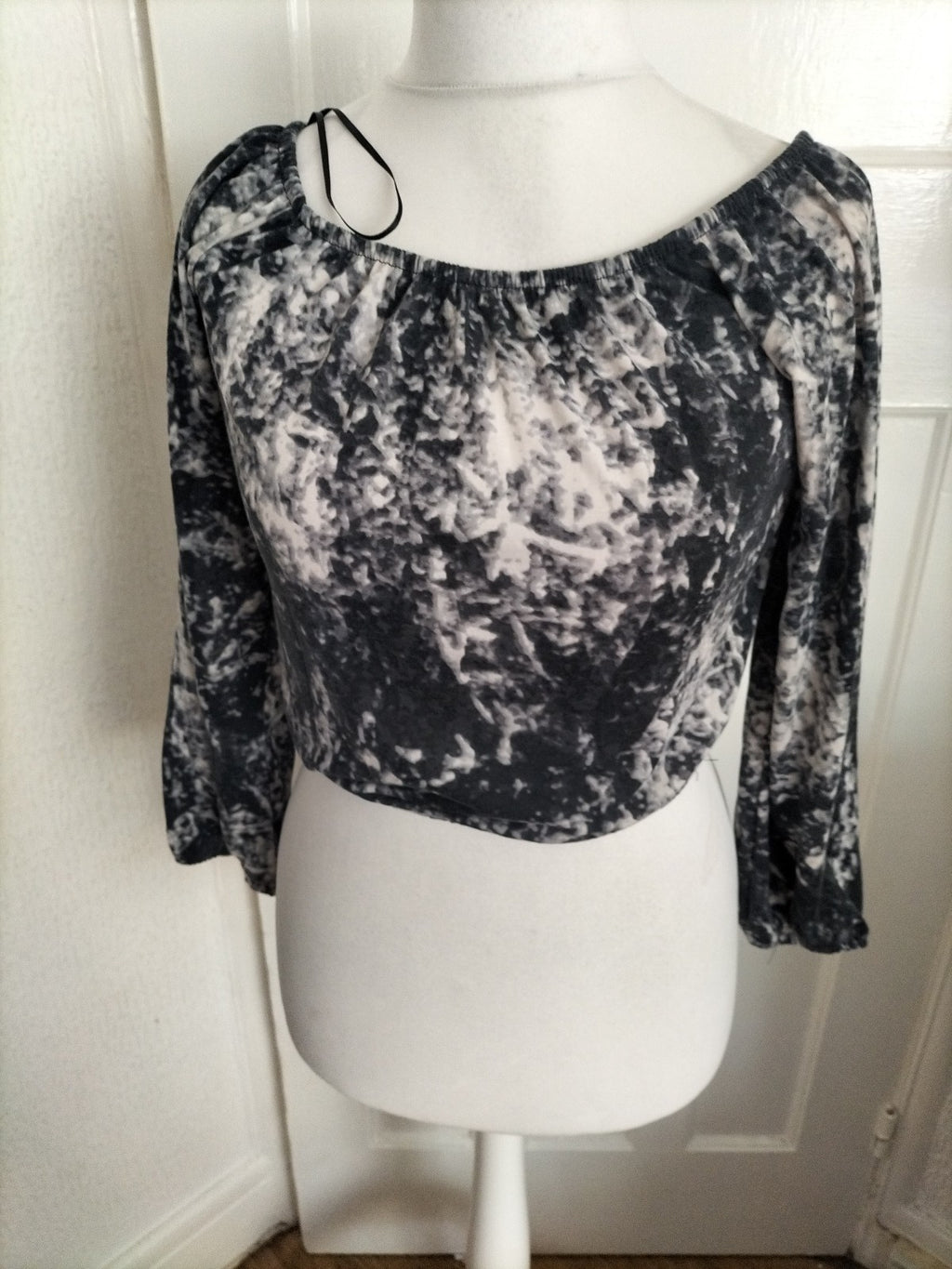 Ladies Primark 10 Grey/White/Black Long Sleeved Elasticated Hem Top