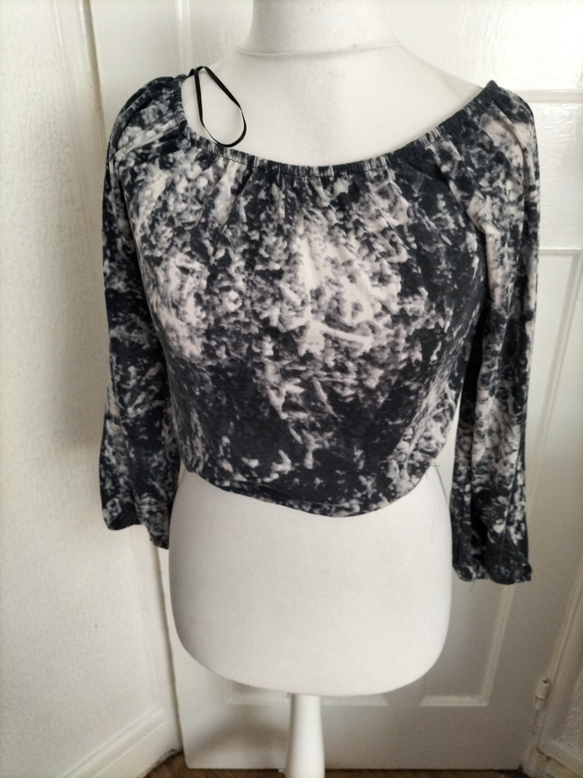Ladies Primark 10 Grey/White/Black Long Sleeved Elasticated Hem Top