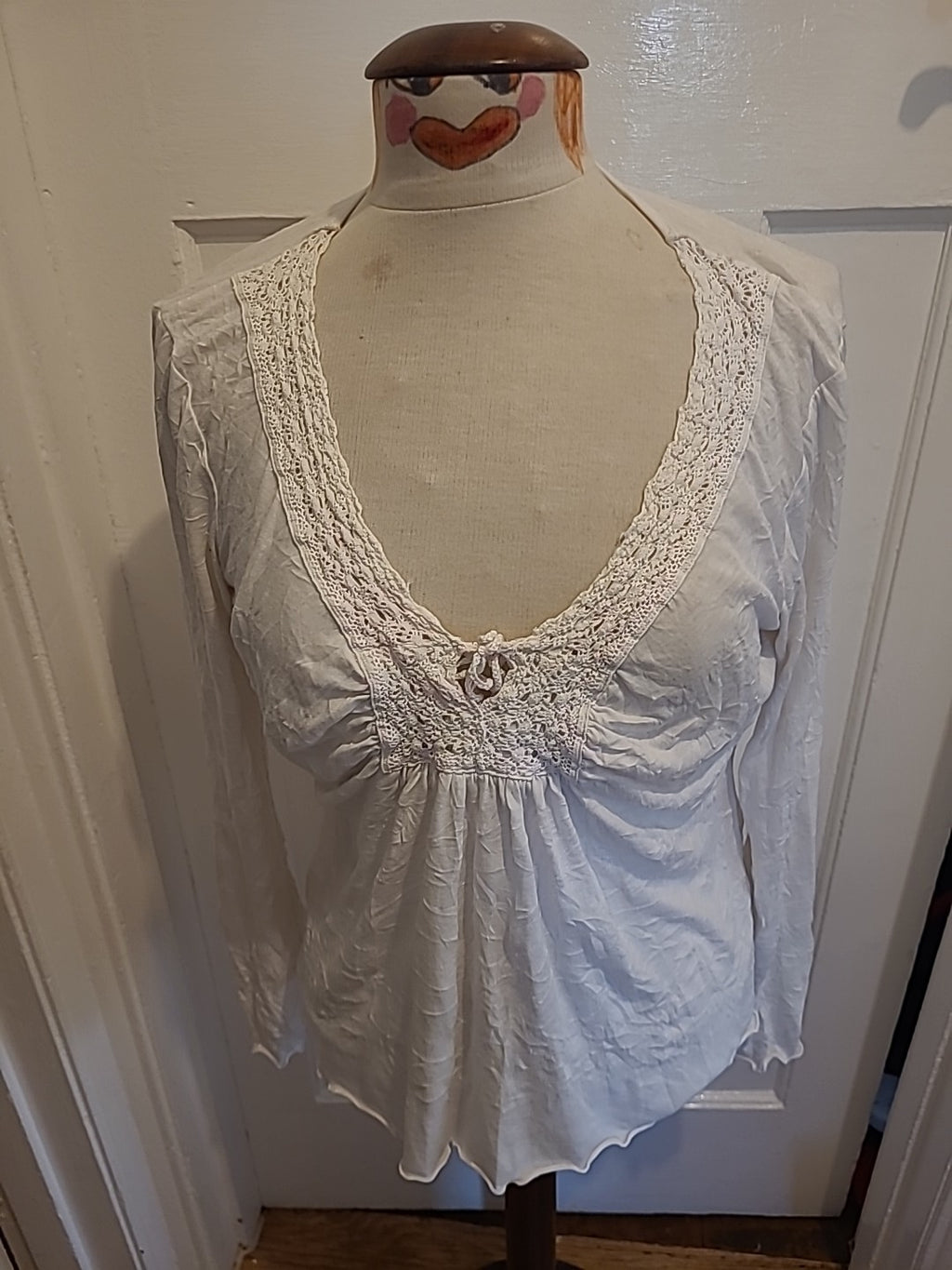 Ladies Size Small White V Neck Long Sleeved Lace Neck Tshirt
