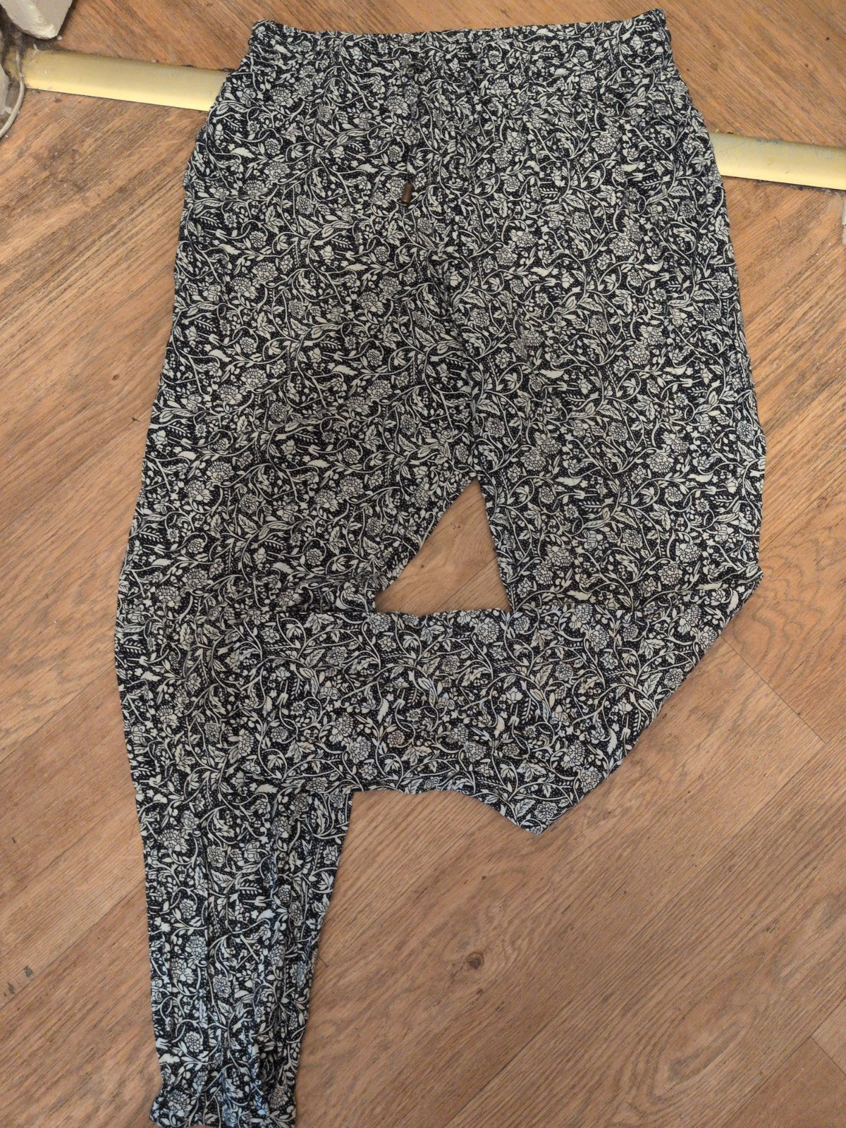 Peacocks 12 Black And White Floral Lounge Trousers