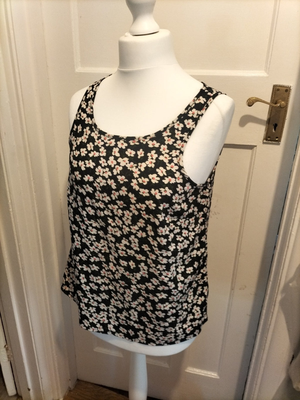 Ladies Primark Size 12 Green/Cream/Black Sleeveless Tshirt Floral