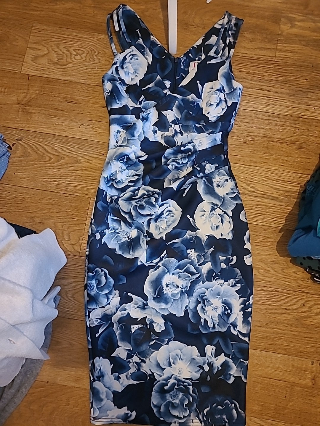 Ladies Jessica Wright Size 6 Blue/Navy/White Floral Sleeveless Dress