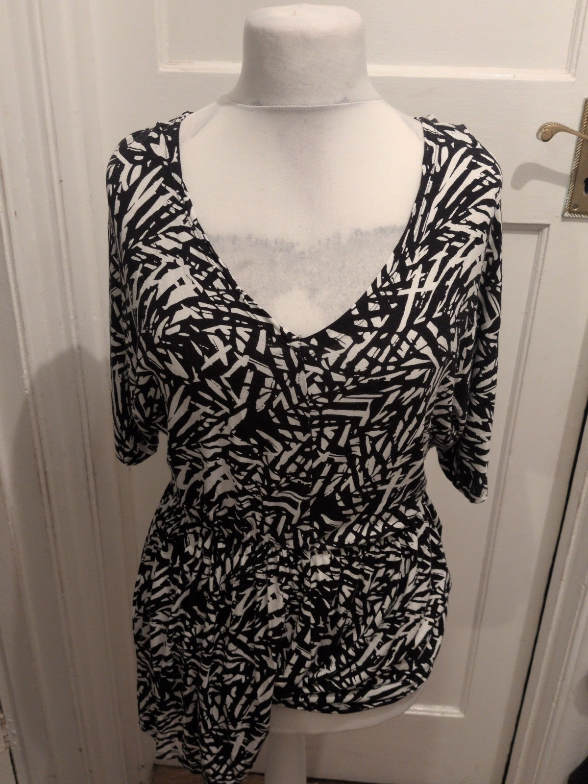 Ladies Primark 12 Black And White Short Sleeve Fit And Flare Knee Length Dress