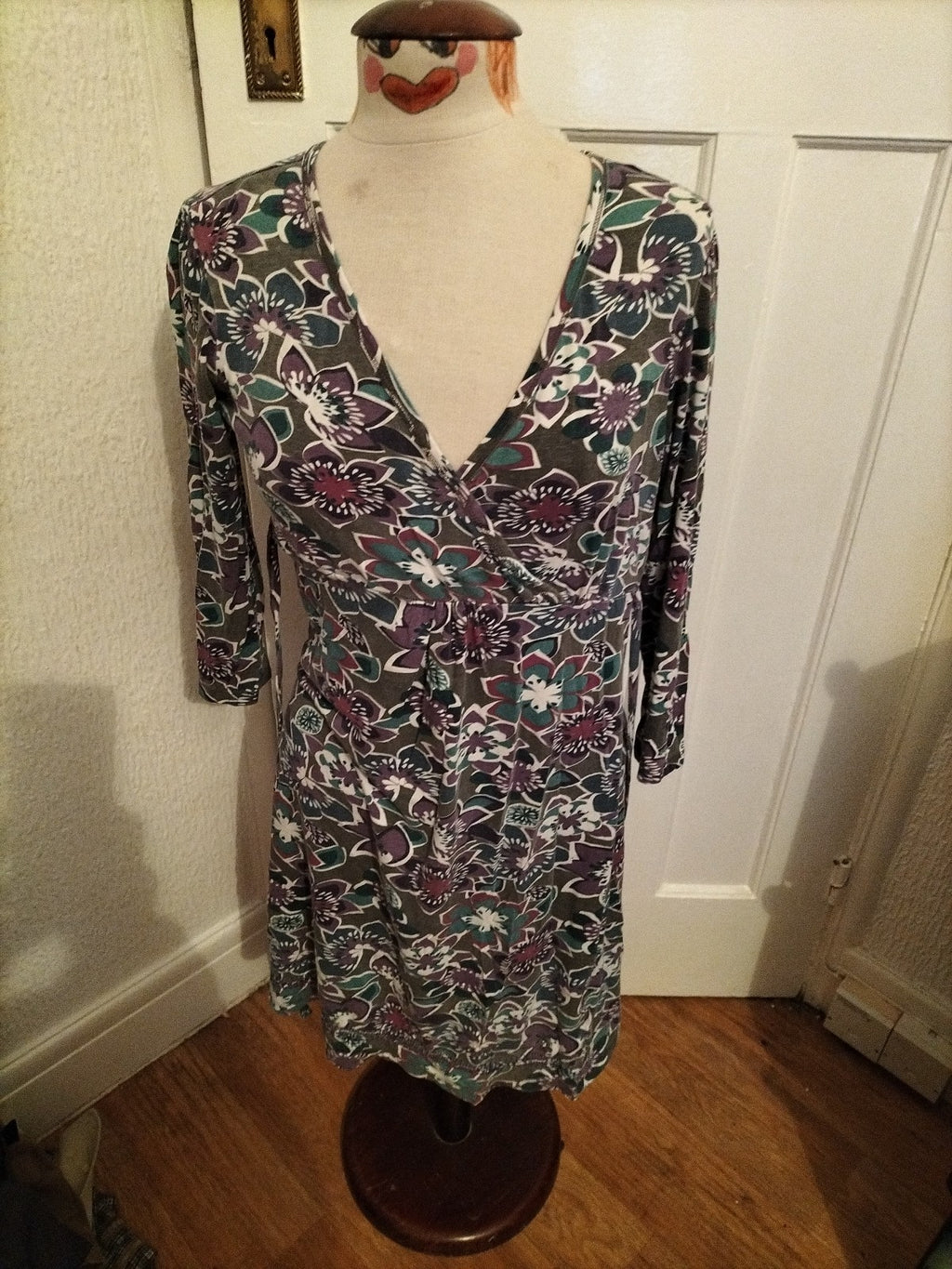 Ladies Mantaray Size 8 Purple And Green Floral Long Sleeved Dress