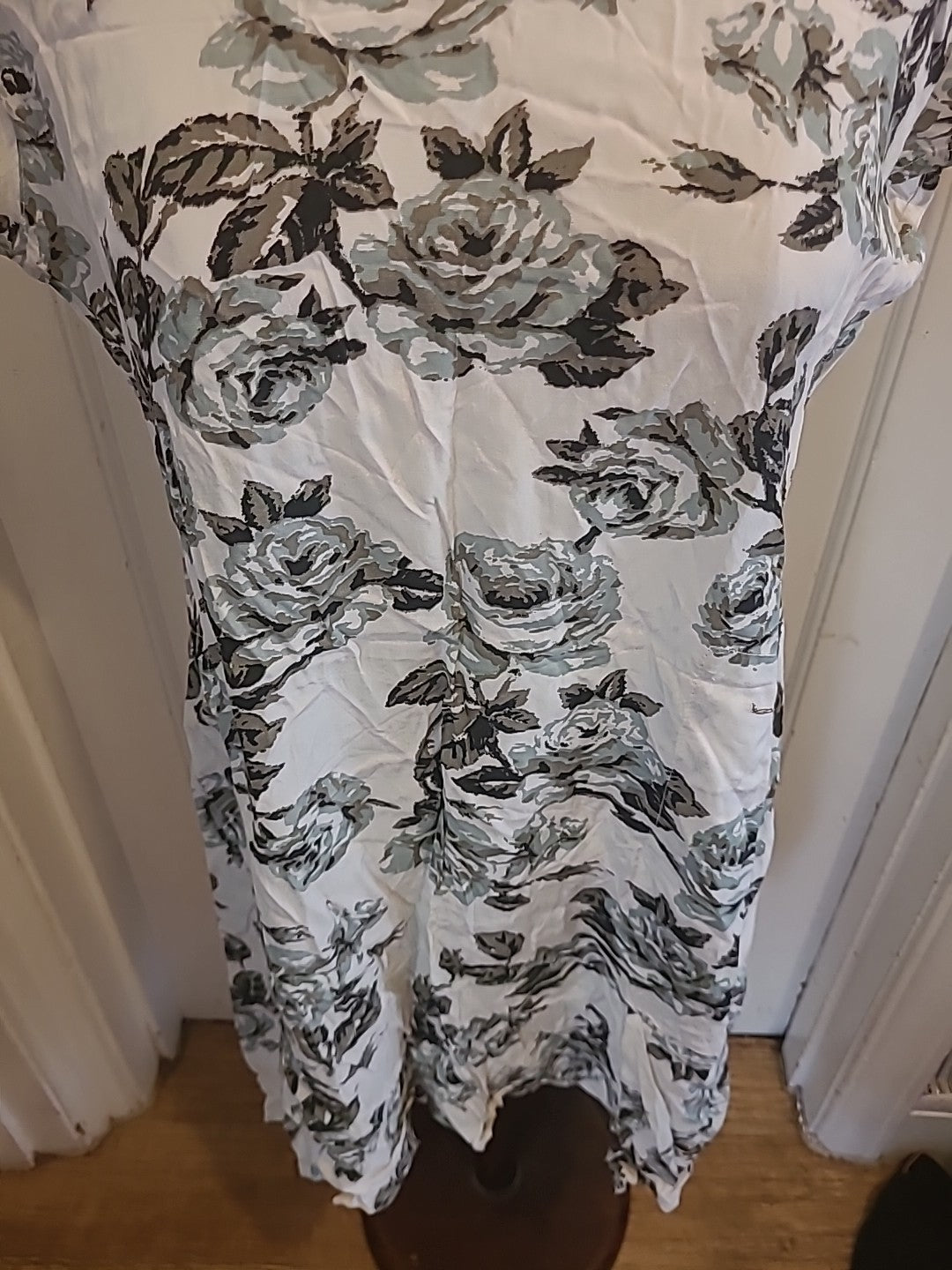 Ladies Masai Size Small White Green Floral Short Sleeved Dress