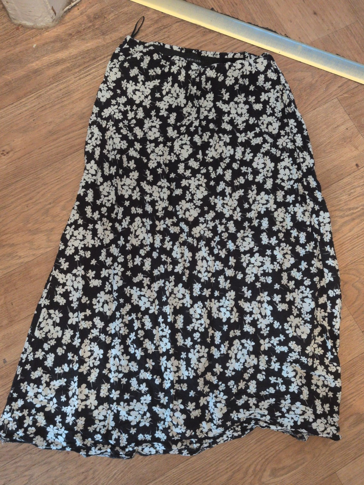 New Look 8 Black And White Elasticated Pencil Skirt Midi-Lomg