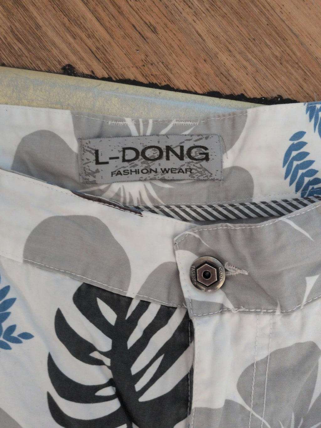 Mens L Dong 50W Bermuda Shorts Multi