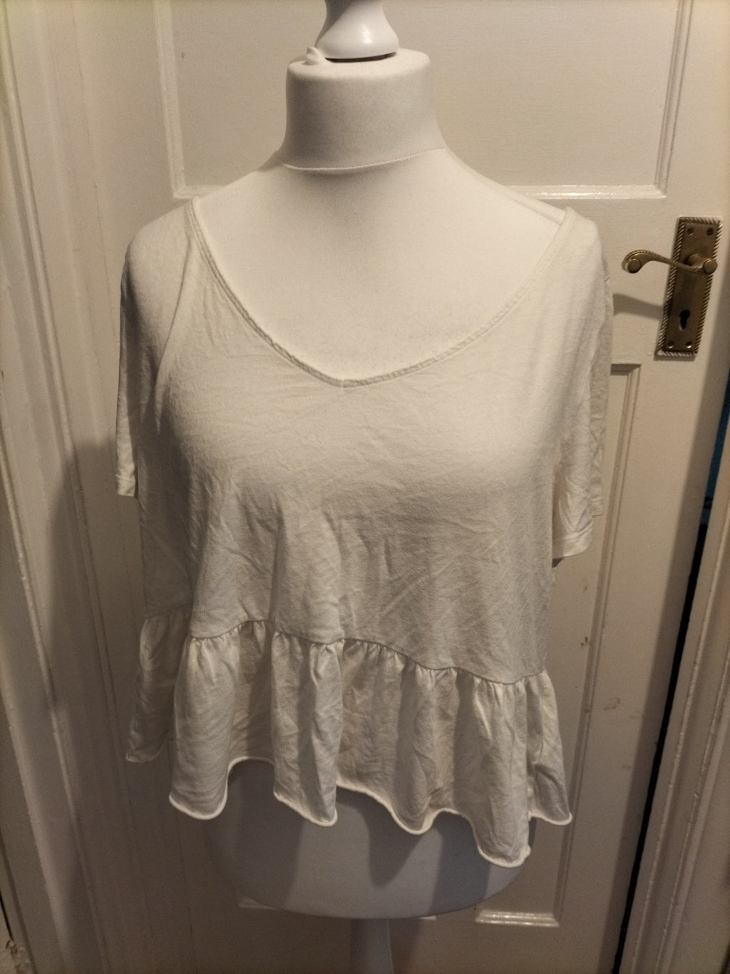 Ladies Gap Size Large White Short Sleeved Top